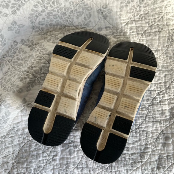 4 Boys Youth On Clouds Athletic Tennis Shoes - Picture 7 of 8